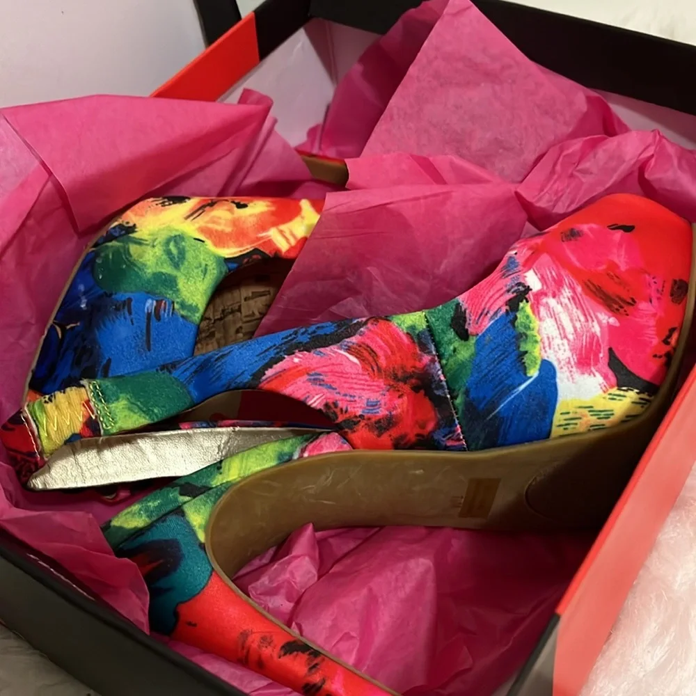 GUESS Colorful Abstract Print Peep Toe Slingback Heels